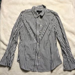 Banana Republic Women’s 10P Tailored Fit blouse.